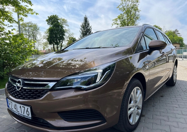 Opel Astra cena 47800 przebieg: 69292, rok produkcji 2016 z Swarzędz małe 326